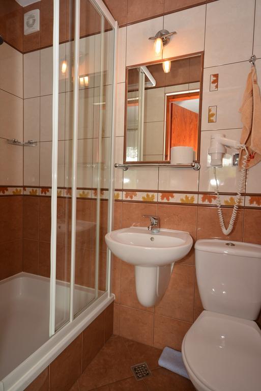 Single Room,317660969:JPEG